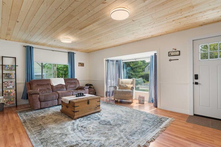 Property Photo: 334 4 Avenue SE AB T1V 1H8