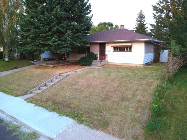 Property Photo:  1009 18 Street N  AB T1H 3H4 