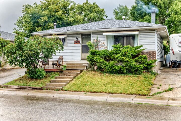 Property Photo: 1949 Lytton Crescent SE AB T2C 1K9