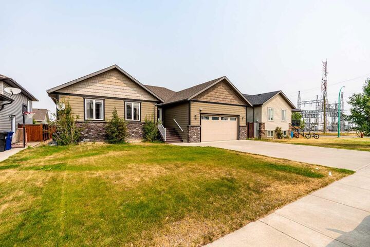 Property Photo:  757 27 Street  AB T0L 0Z0 