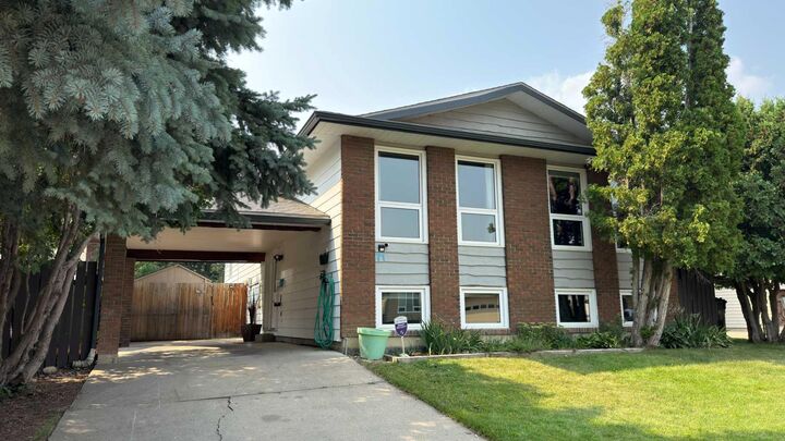 Property Photo:  71 Chippewa Crescent W  AB T1K 5B4 