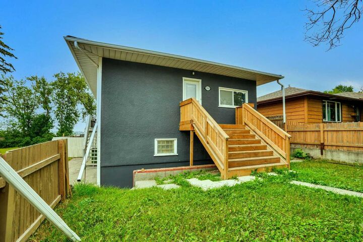Property Photo:  2003 62 Avenue SE  AB T4C 0C2 
