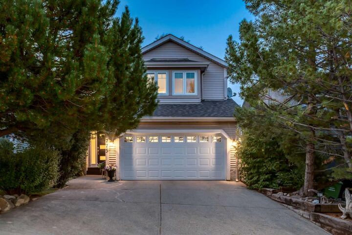 775 Strathcona Drive SW — photo 1