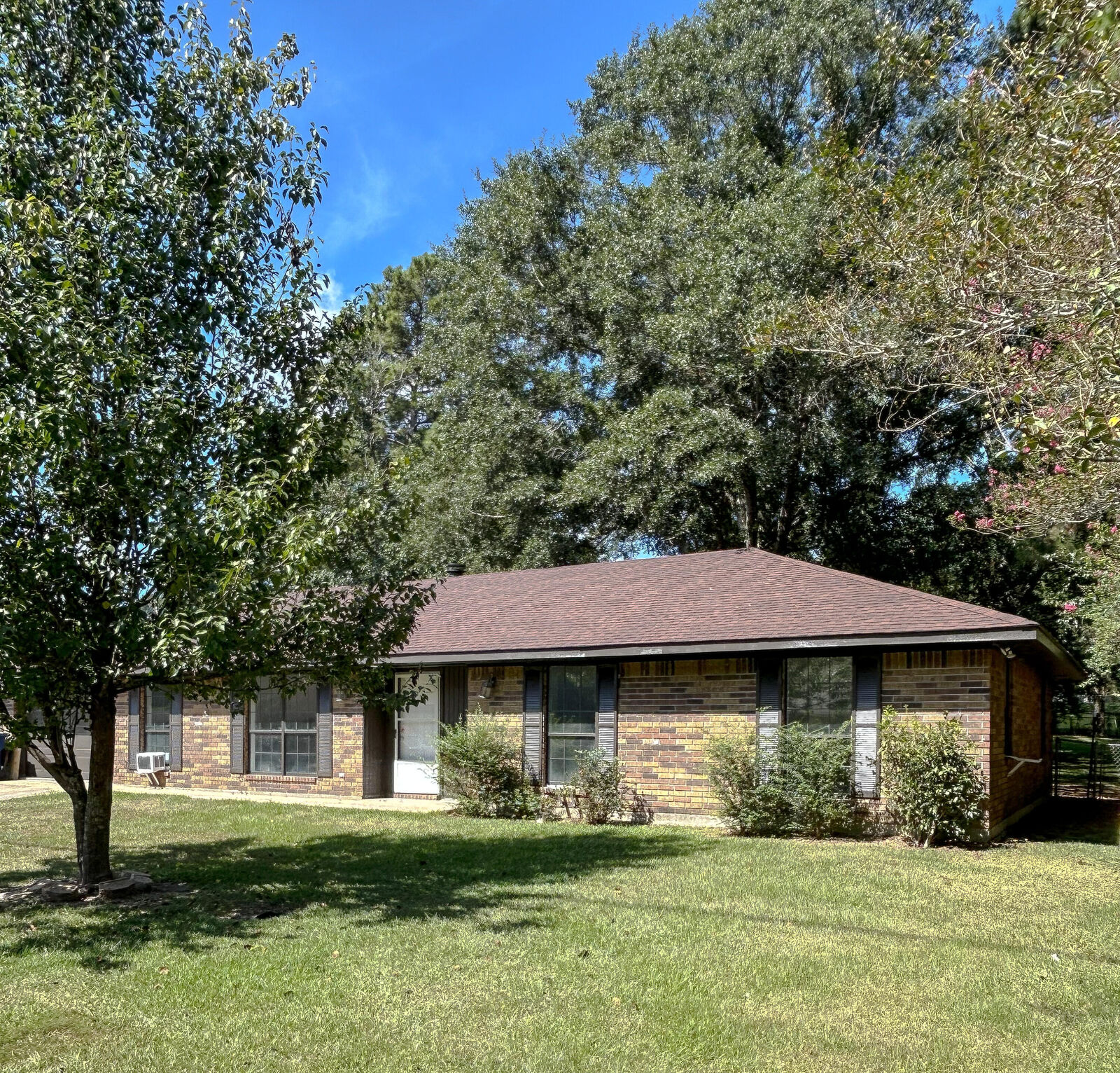 Property Photo:  204 Old Oak  LA 71446 