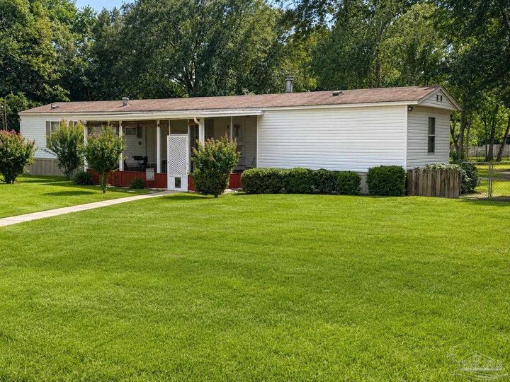 Property Photo:  5105 Central Dr  FL 32571 