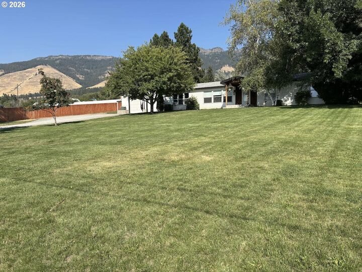 Property Photo:  60905 Love Rd  OR 97824 