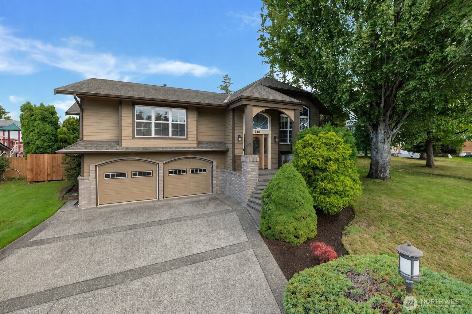 Property Photo:  718  C Street  WA 98230 