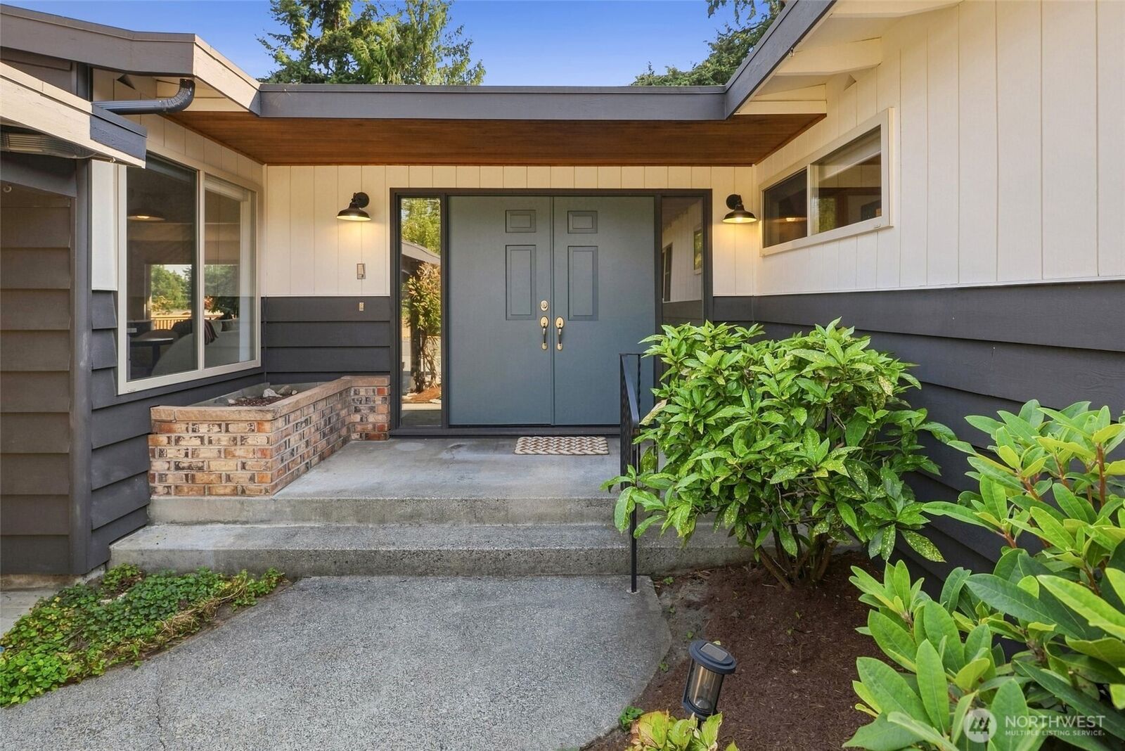Property Photo:  4302  225th Street SW  WA 98043 