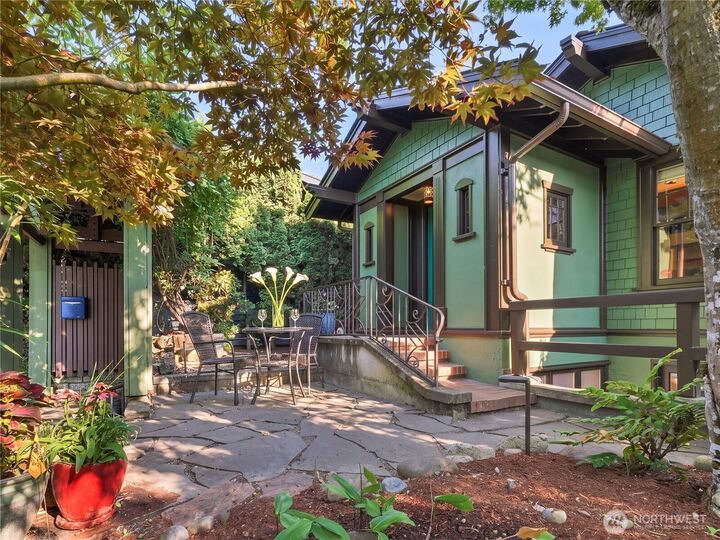 Property Photo:  325 NW 74th Street  WA 98117 