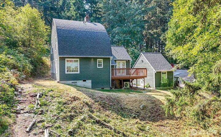 Property Photo:  15918  41st Street E  WA 98391 