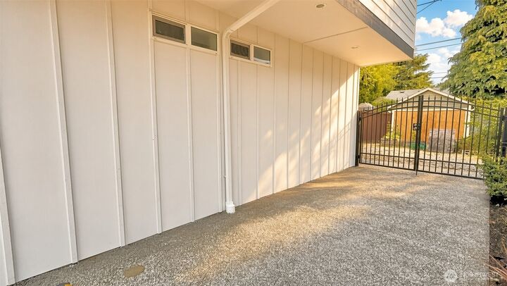 Property Photo:  708 N 102nd Street 2  WA 98133 