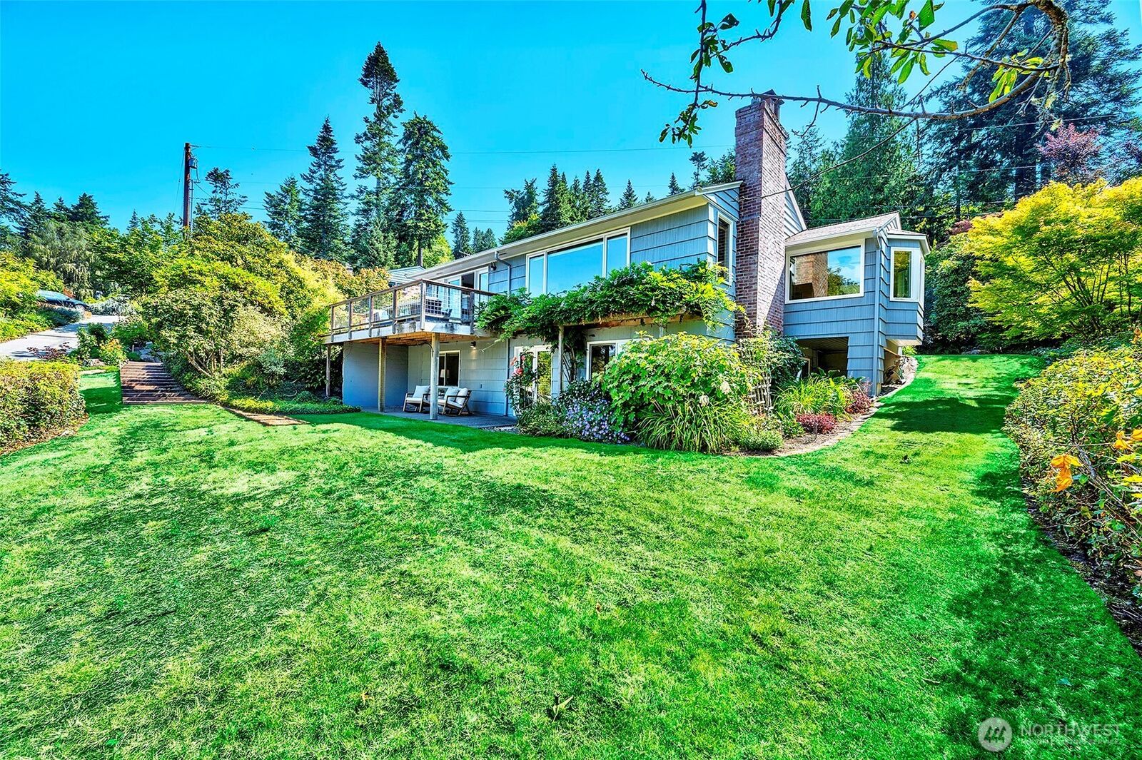 Property Photo: 18516 Soundview Place WA 98020