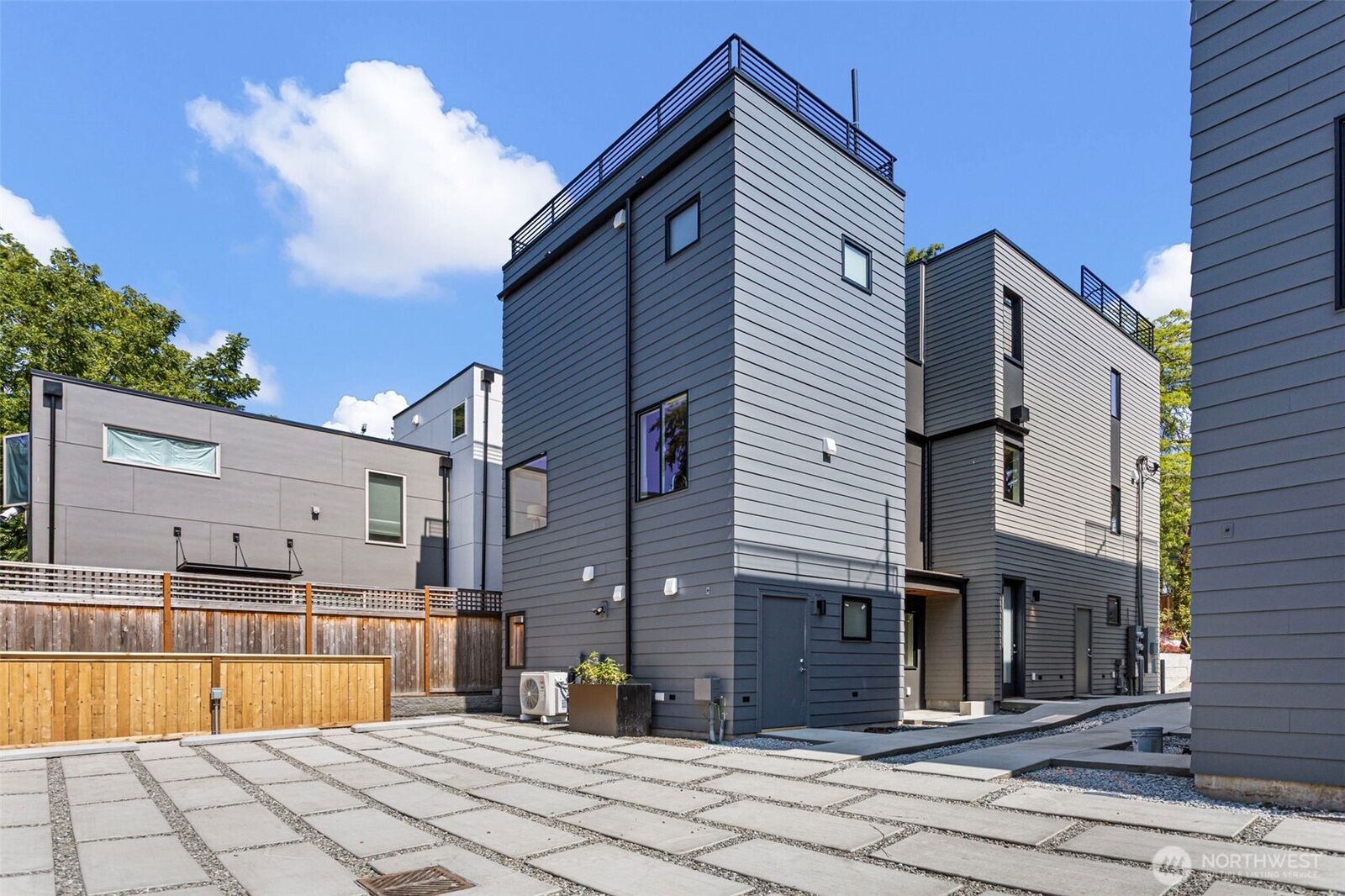 Property Photo: 8039 Wallingford Avenue N B WA 98103