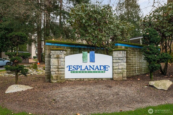 Property Photo:  10016 NE 120th Lane F201  WA 98034 