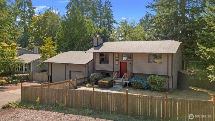 Property Photo:  1511 N Lake Stickney Drive  WA 98087 