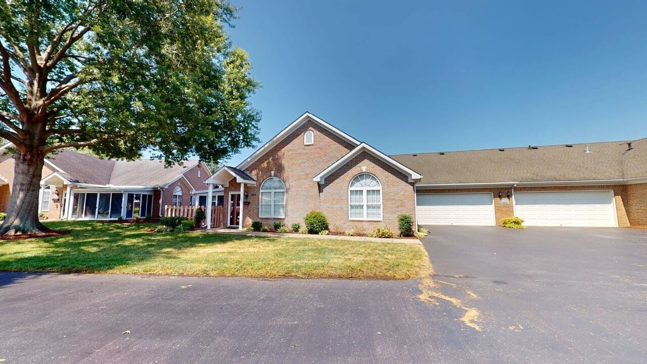 Property Photo: 100 Augusta Avenue 6B KY 42103