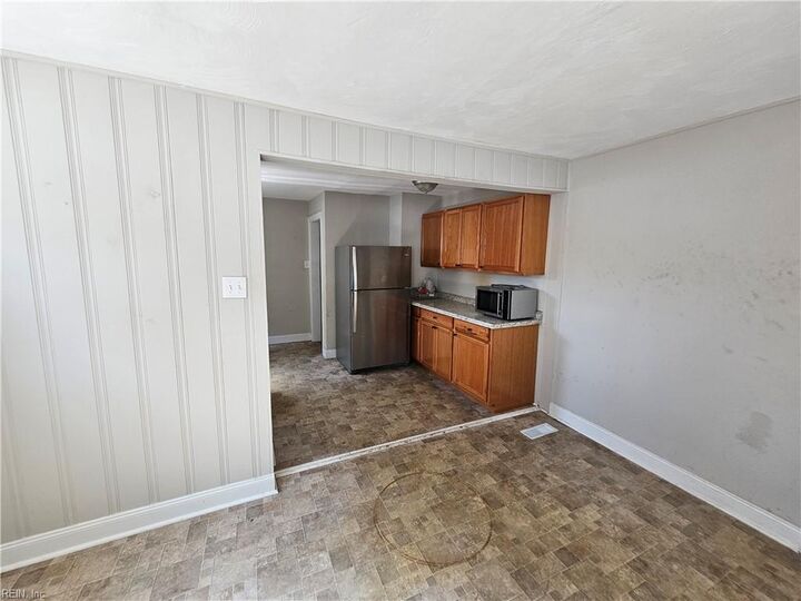 Property Photo:  8 Fairview Cir S  VA 23702 