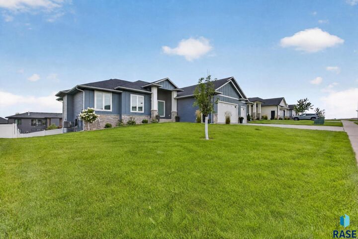 Property Photo: 7428 E Twin Pines Ct SD 57110