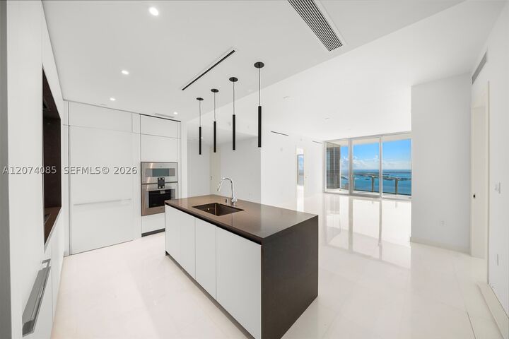 Property Photo: 300 Biscayne Blvd Way 4605 FL 33131