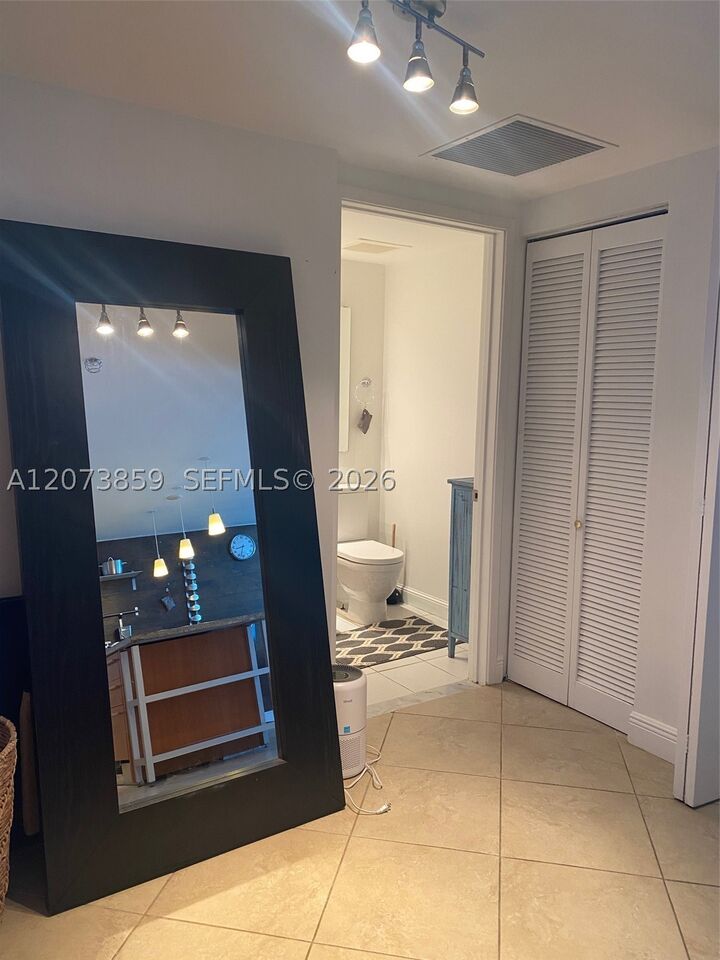Property Photo:  185 SW 7th St 1607  FL 33130 