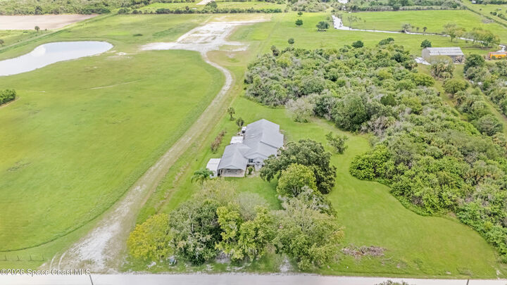 Property Photo: 4255 Dixie Way FL 32754