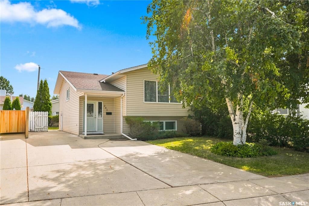 Property Photo:  205 Imperial Street  SK S7H 1Z9 