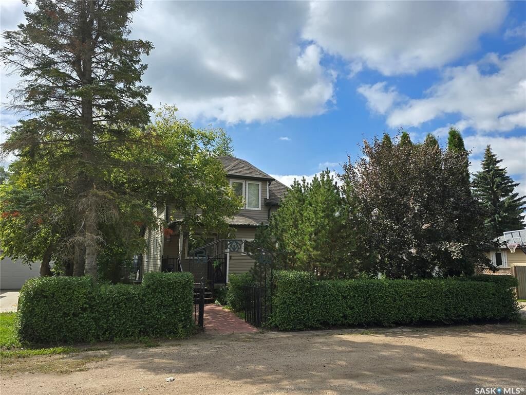 Property Photo: 127 1st Avenue SK S0K 3A0
