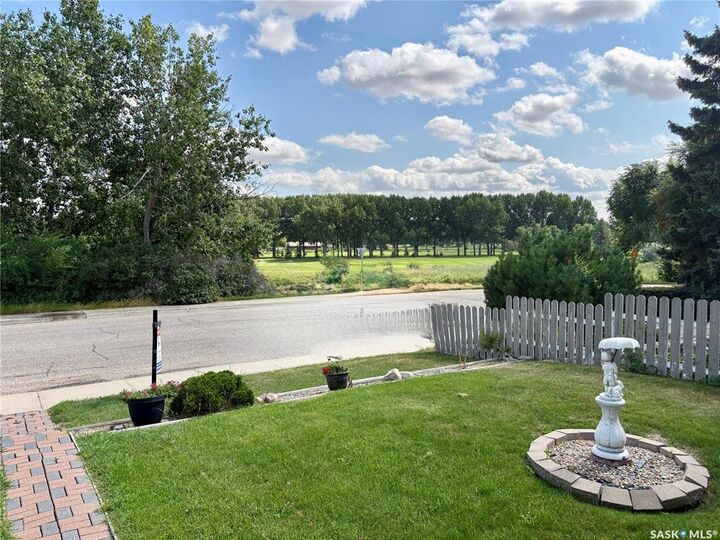 Property Photo:  480 8th Avenue SE  SK S9H 3Y7 
