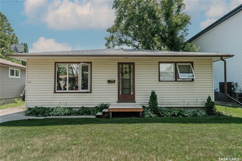 Property Photo: 127 107th Street W SK S7N 1P2