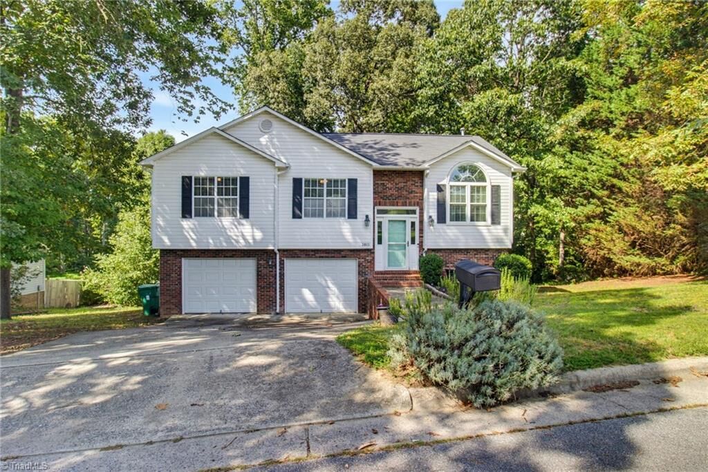 Property Photo: 3913 Landover Drive NC 27265
