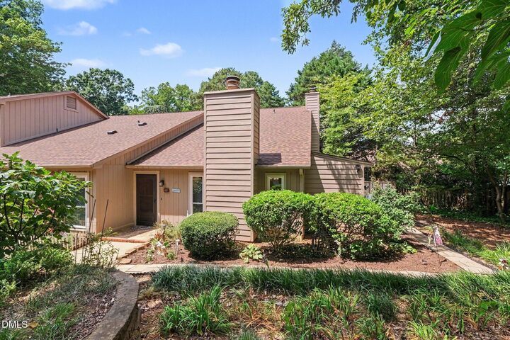 Property Photo: 110 Twin Oaks Place NC 27511