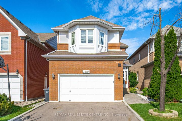 Property Photo: 2485 Strathmore Crescent N ON L5M 5K9