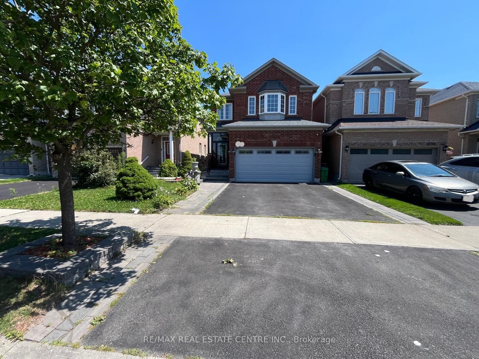 Property Photo: 3570 Fountain Park Avenue ON L5M 7G1