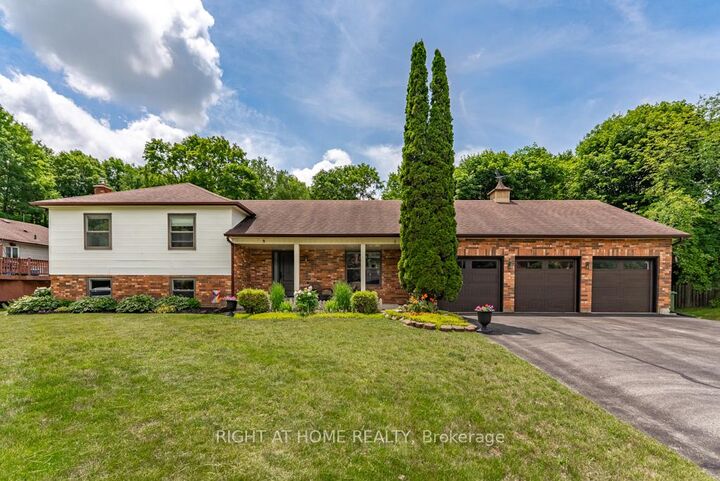 Property Photo: 16 Snowberry Court ON L7K 0B5