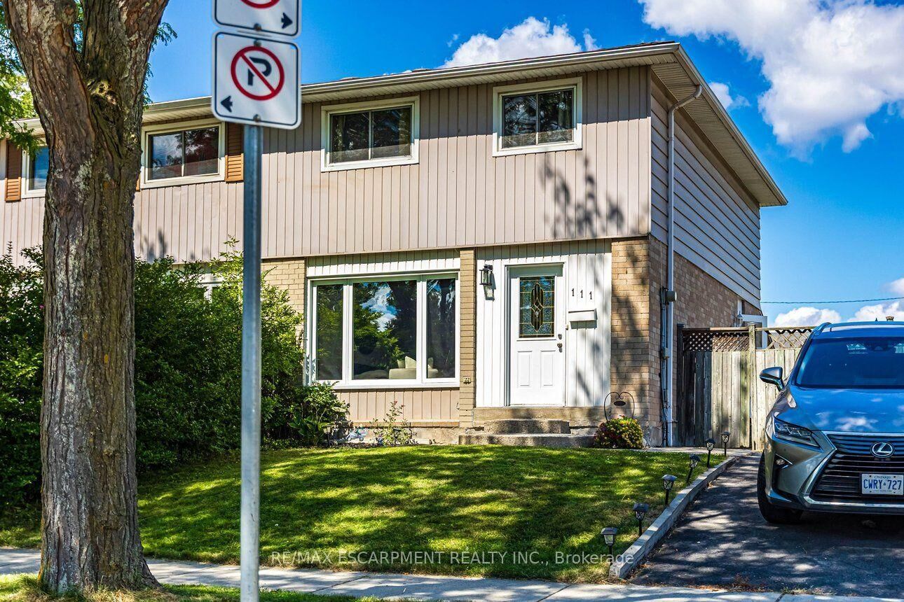 Property Photo: 111 Larch Street ON L8T 4P4