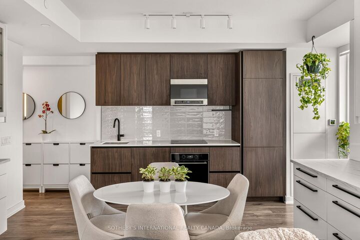 Property Photo: 127 Broadway Avenue 2302 ON M4P 1V4