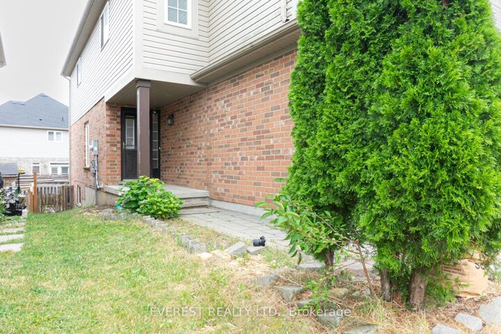 Property Photo: 575 Thistlewood Drive ON N5X 4M1