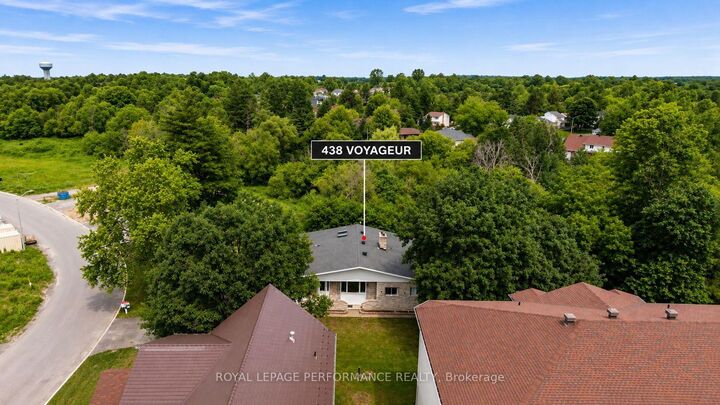 Property Photo: 438 Voyageur Place ON K0A 1W0