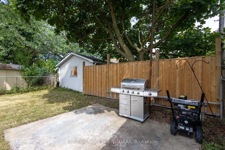 Property Photo:  61 Hamilton Street  ON L2S 1K8 