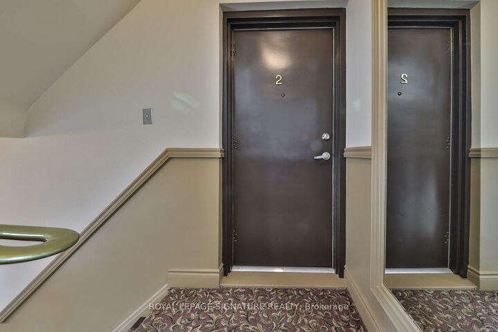 Property Photo:  65 Mississauga Road 2  ON L5H 2H9 