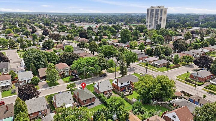 Property Photo:  156 E36th Street Main  ON L8V 3Z4 