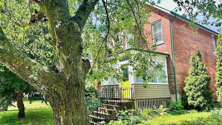 Property Photo:  216 Brock Street  ON K7G 1K4 