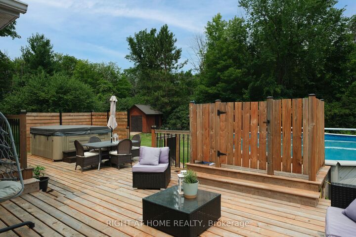 Property Photo: 306 Lynx Hollow Drive ON K0A 2X0