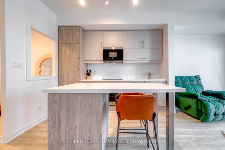 Property Photo:  292 Verdale Crossing 1502  ON L6G 0H6 