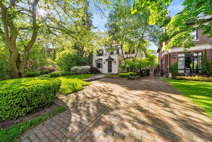 Property Photo: 230 Strathallan Wood ON M5N 1T4