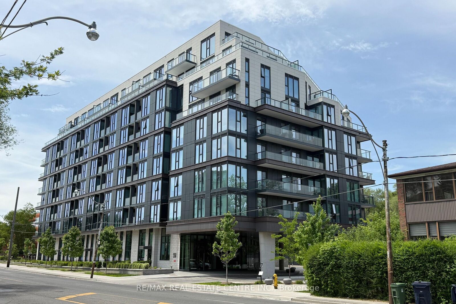 Property Photo: 250 Lawrence Avenue W 422 ON M5M 1B2
