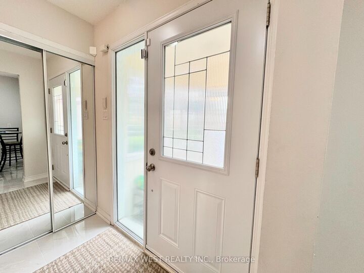 Property Photo: 10 Hardcastle Court ON L6S 2B3