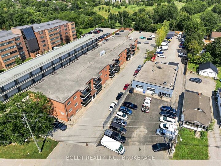 Property Photo:  264 Oakdale Avenue 307  ON L2P 2K4 
