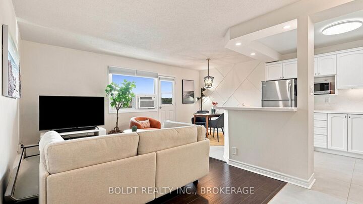 Property Photo: 264 Oakdale Avenue 307 ON L2P 2K4