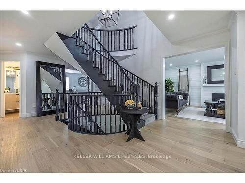 Property Photo:  22 Penrith Crescent  ON N6G 4M8 